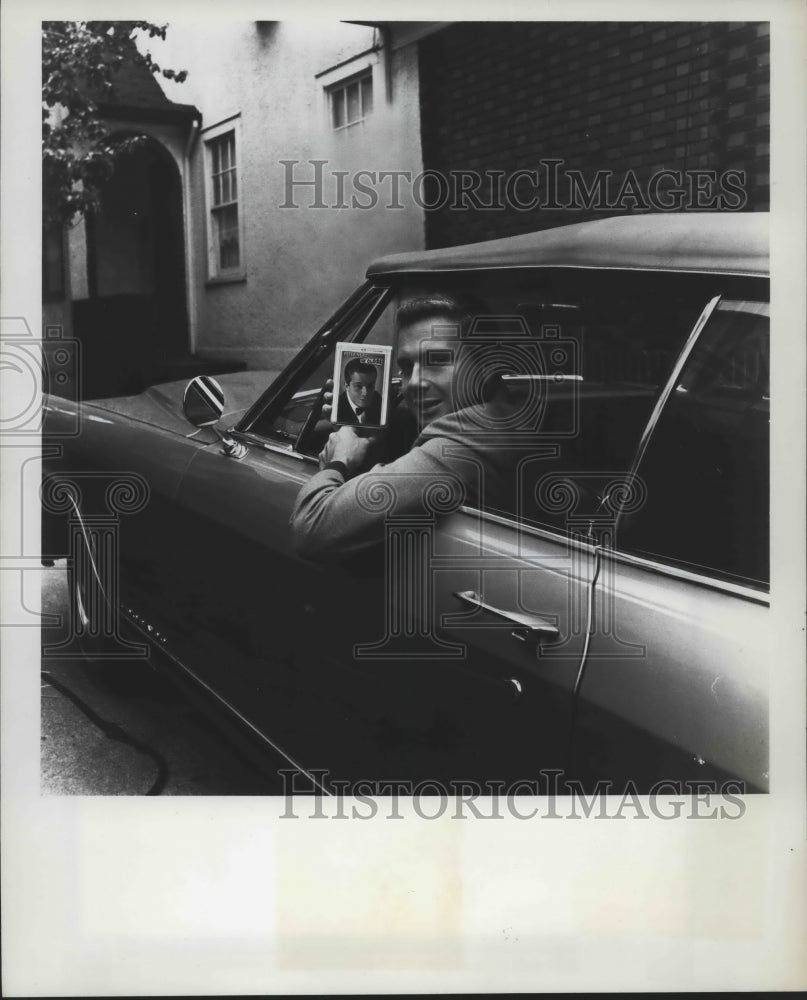 1966 Press Photo Peter Nero shown listening to Stereo * Tapes in his automobile- Historic Images