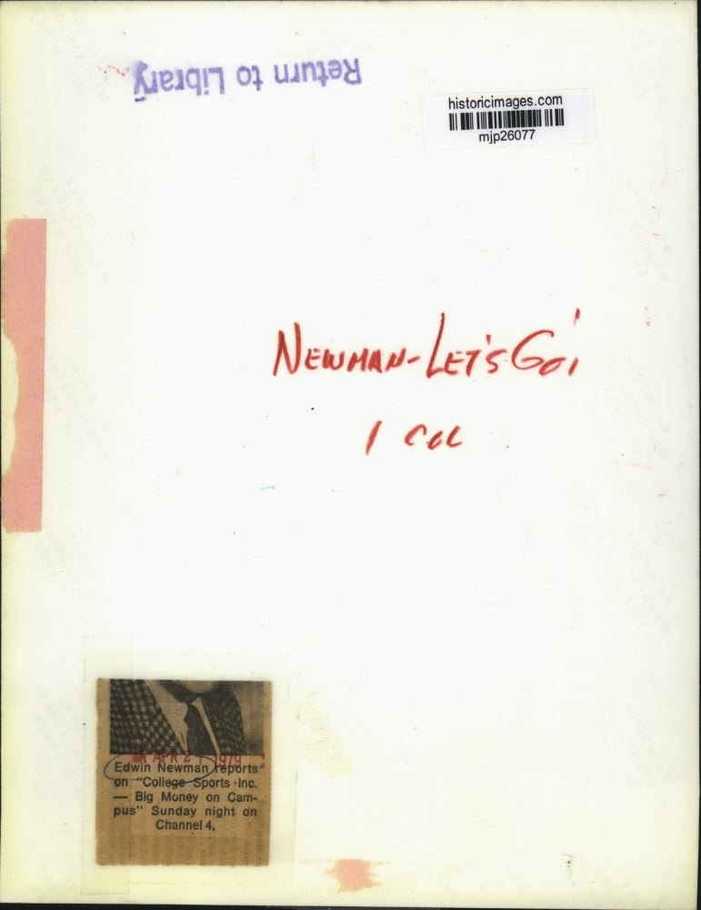 Load image into Gallery viewer, 1979 Press Photo Edwin Newman, correspondent reporting on college sports.
