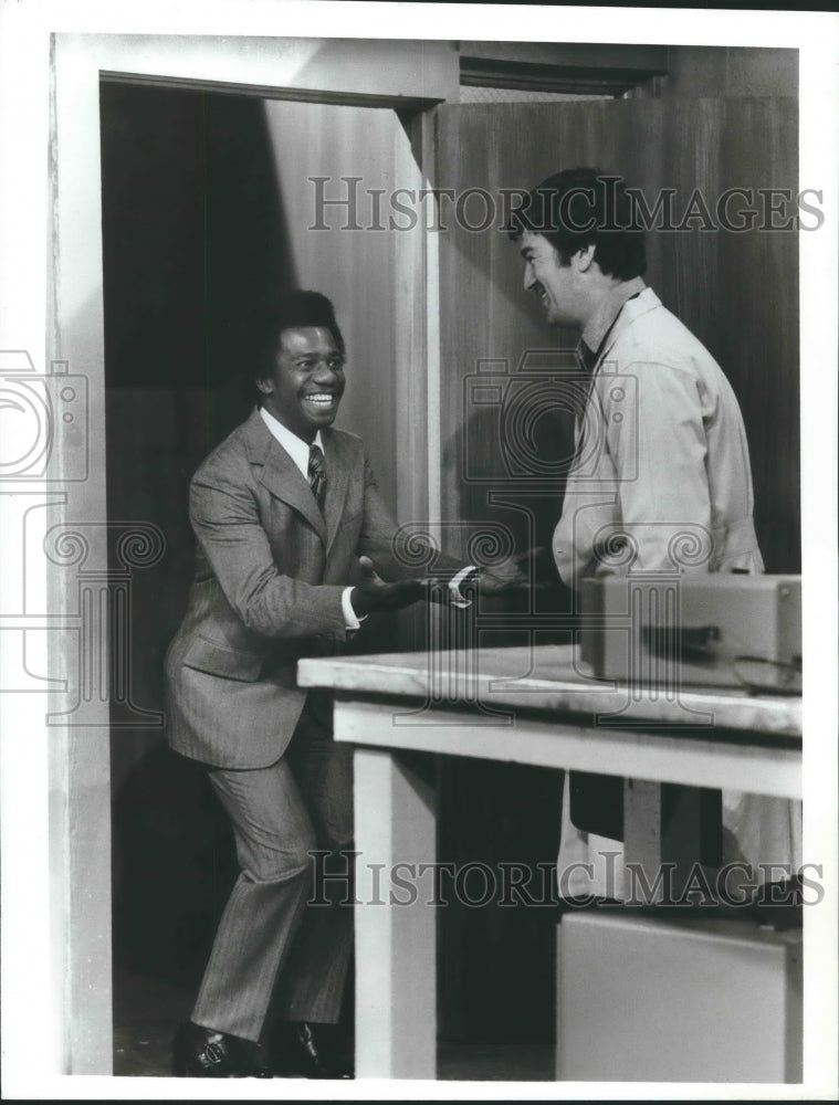 1973 Press Photo Harrison Page With Ron Masak In ABC&#39;s &#39;Love Thy Neighbor&#39;- Historic Images