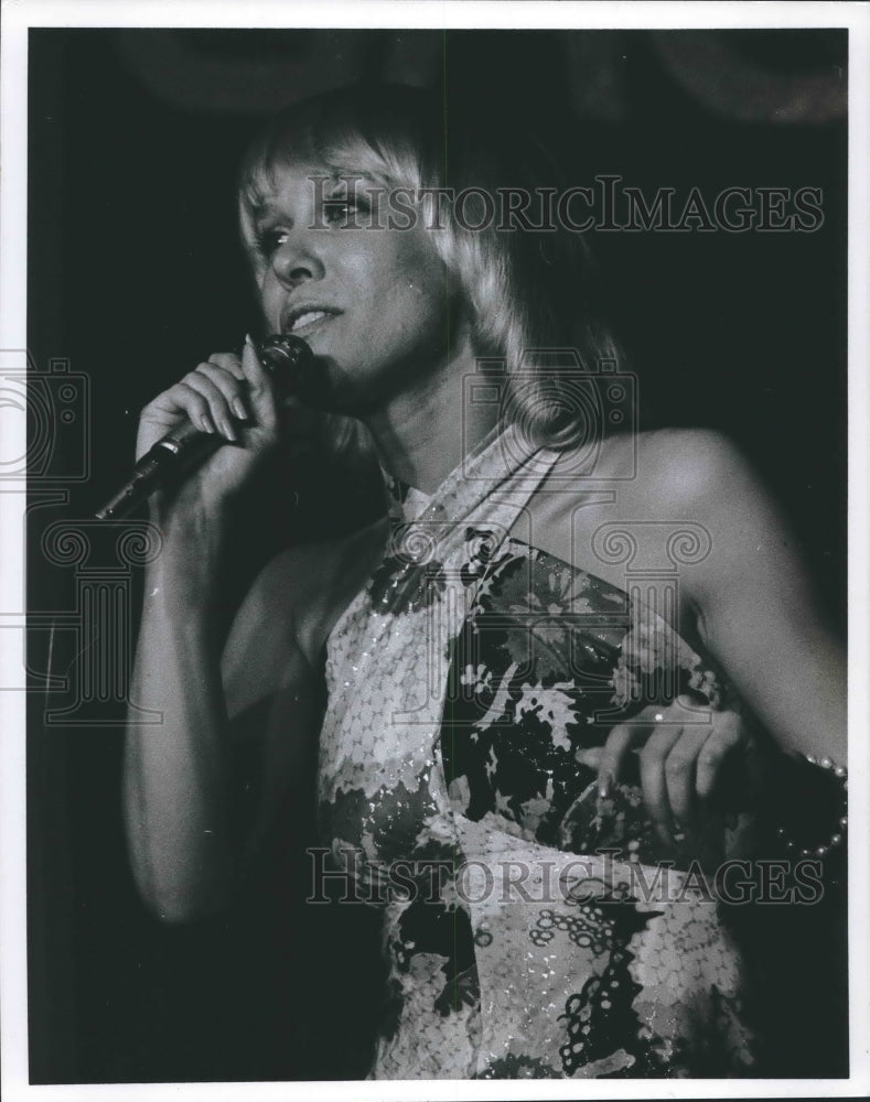 1974 Press Photo Hollie Rehlings, singer- Historic Images
