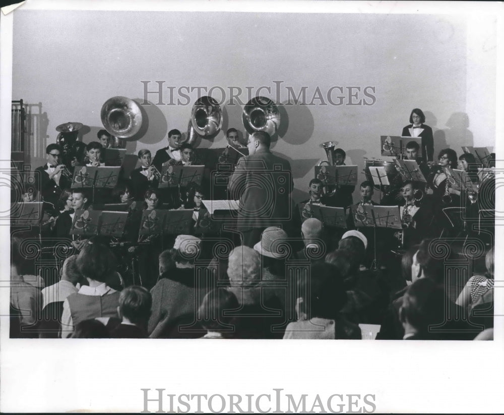 1966 Press Photo Ronald Bode directing Milwaukee county Voiture 85&#39;s youth band- Historic Images