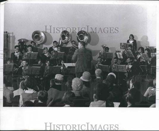 1966 Press Photo Ronald Bode directing Milwaukee county Voiture 85's youth band- Historic Images