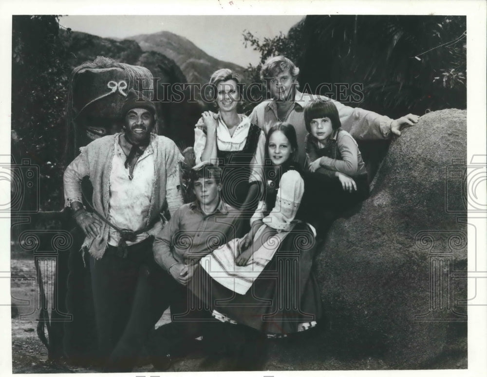 1975 Press Photo cast of "The Swiss Family Robinson" on ABC-TV- Historic Images