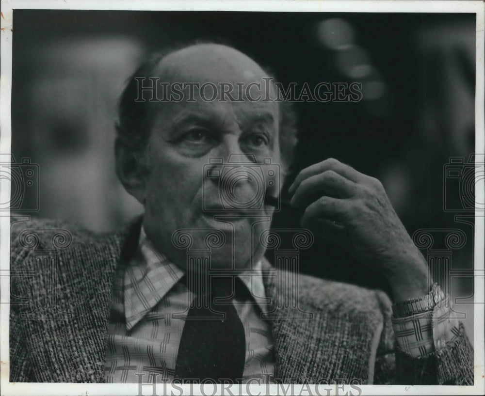 1977 Press Photo Author Garson Kanin during an interview last week - mjp27403- Historic Images