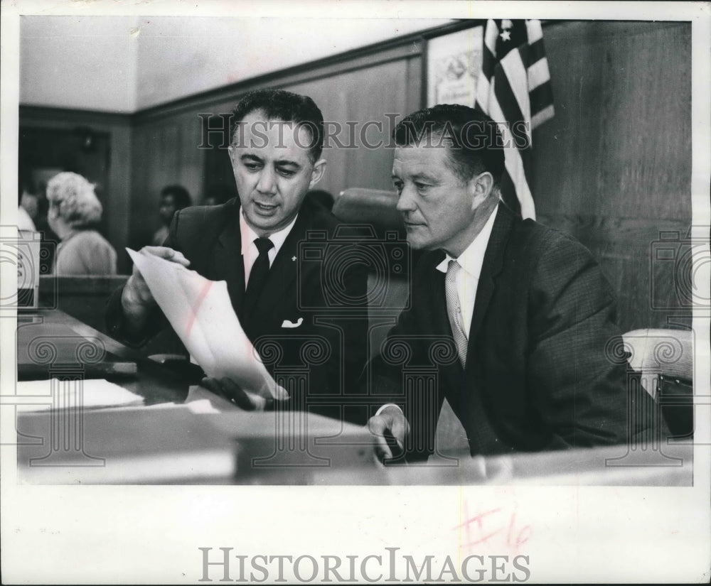 1963 Press Photo County Judge Christ Seraphim &amp; actor Dennis Morgan- Historic Images