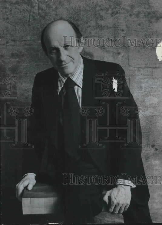 1973 Press Photo Author Garson Kanin visits Milwaukee for book tour- Historic Images