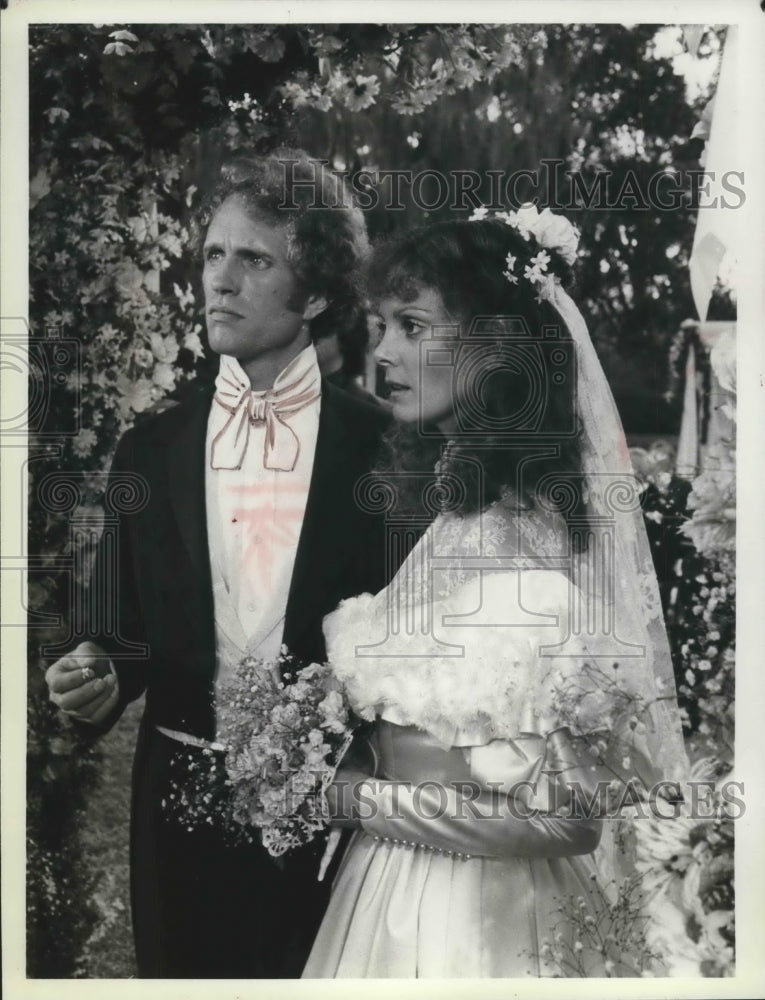 1980 Press Photo Paul Rudd And Lesley Ann Warren In 'Beulah Land' - mjp27997- Historic Images