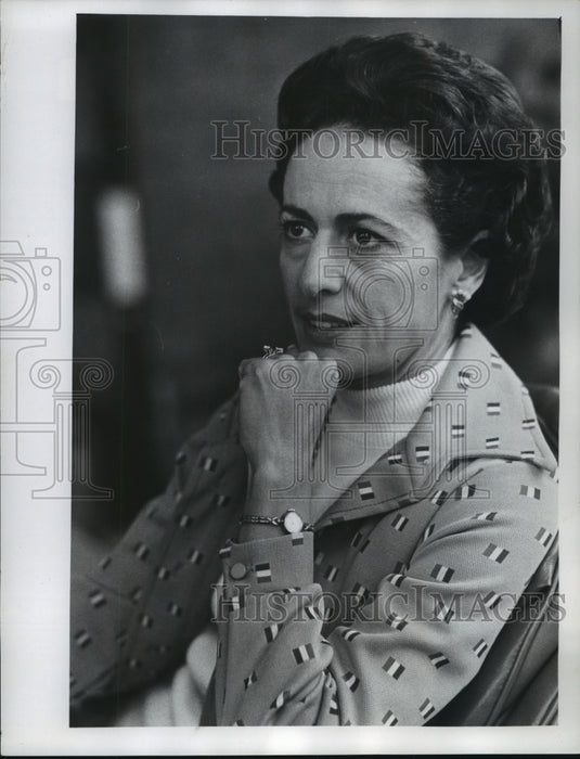 1974 Press Photo Lupe Serrano Choreographs 'Swan Lake' At Performing Arts Center- Historic Images