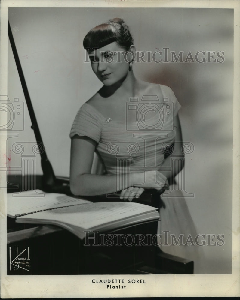 1961 Press Photo Pianist Claudette Sorel guest artist with Milwaukee symphony.- Historic Images