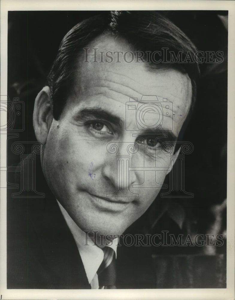 1976 Press Photo James Sikking, U.S. actor-entertainer - mjp29384- Historic Images
