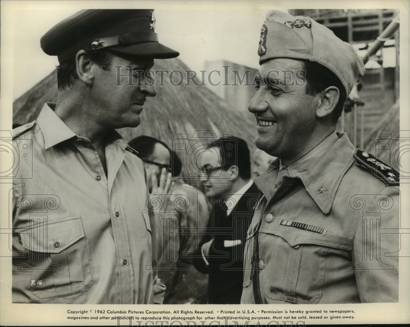 Load image into Gallery viewer, 1962 Press Photo Actor Al Sordi and other
