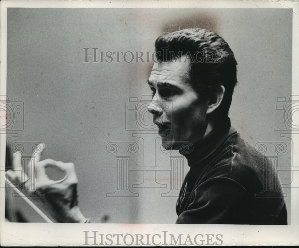 1967 Press Photo Conductor Kenneth Schemerhorn- Historic Images