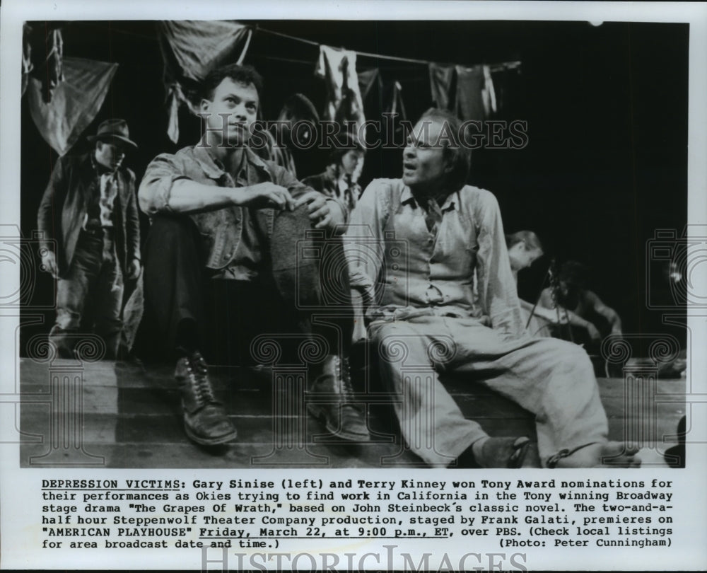 1991 Press Photo Gary Sinise and Terry Kinney in &quot;The Grapes of Wrath&quot;- Historic Images