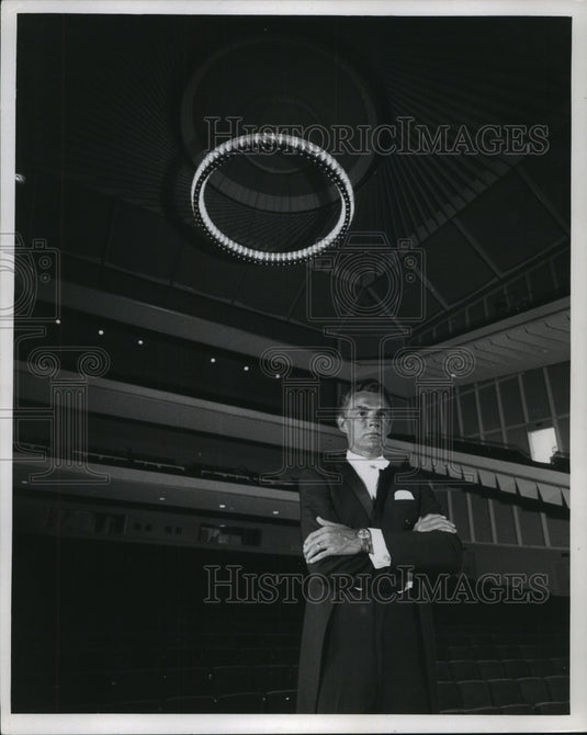 1969 Press Photo Director of Milwaukee Symphony Orchestra Kenneth Schermerhorn.- Historic Images