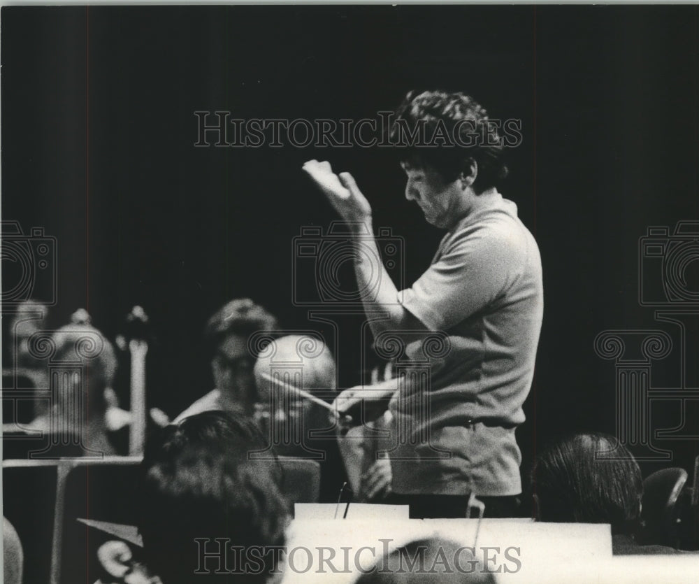 1971 Press Photo Hiroyuki Iwaki, Japanese musical conductor- Historic Images