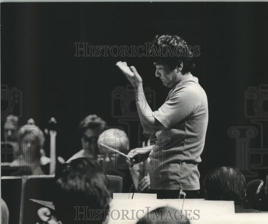 1971 Press Photo Hiroyuki Iwaki, Japanese musical conductor- Historic Images