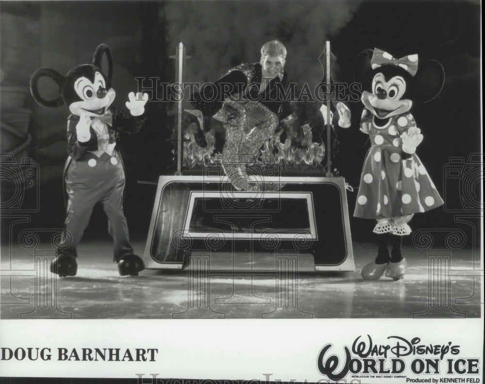 1989 Press Photo Doug Barnhart, in Holiday on Ice with Mickey and Miinnie Mouse- Historic Images