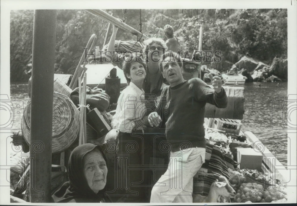 1982 Press Photo Molly Ringwald, Susan Sarandon, and John Cassavetes in Tempest- Historic Images