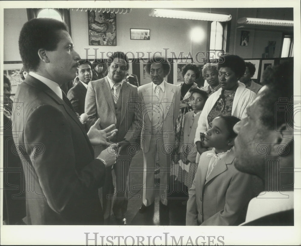 1982 Press Photo ABC News anchorman Max Robinson honored in Milwaukee- Historic Images