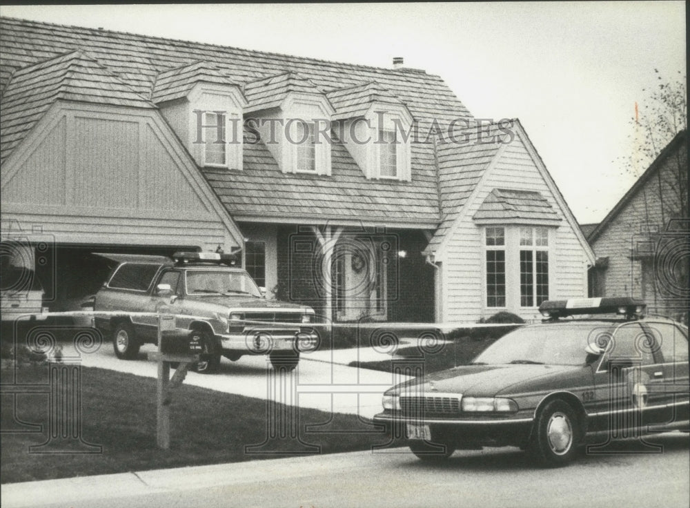 1993 Press Photo Police find body of Beth A. Spaude in this Menomonee Falls home