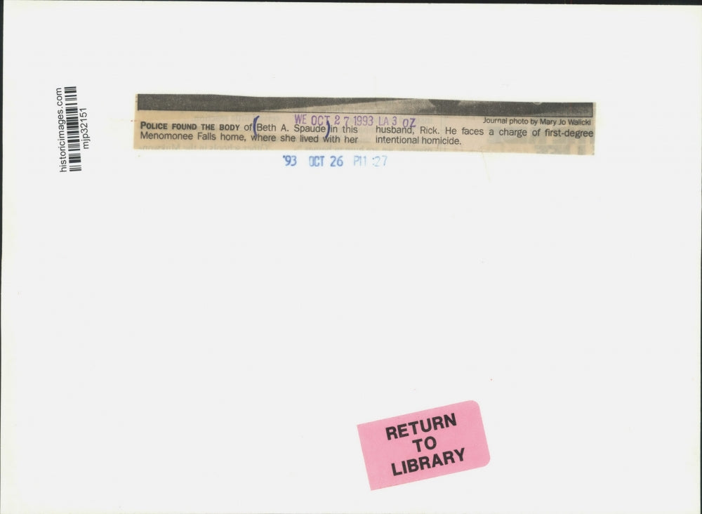 1993 Press Photo Police find body of Beth A. Spaude in this Menomonee Falls home