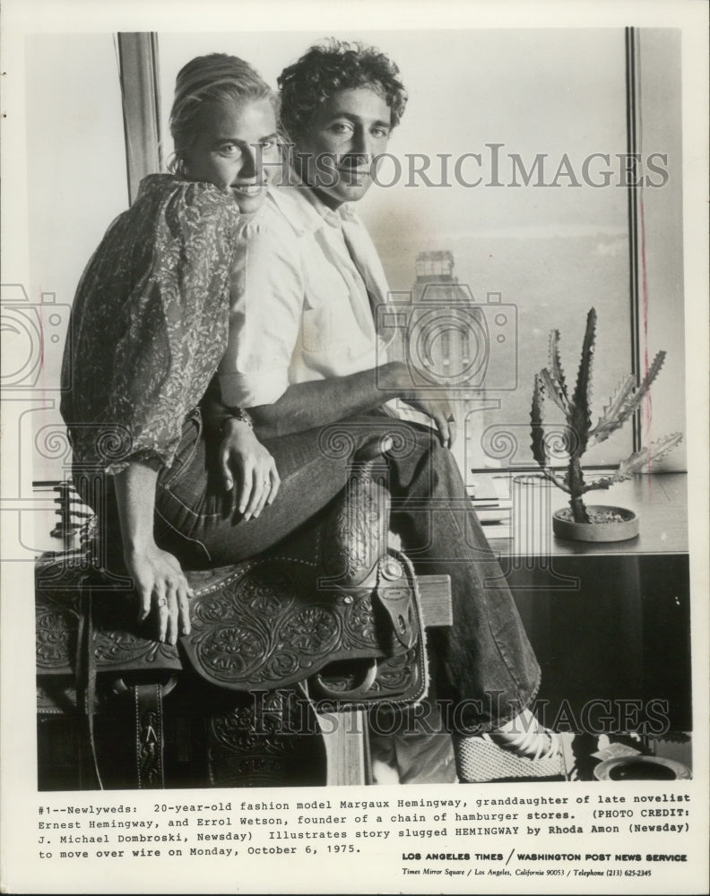 1975 Press Photo Errol Wetson &amp; his wife model Margaux Hemingway - mjp32161- Historic Images