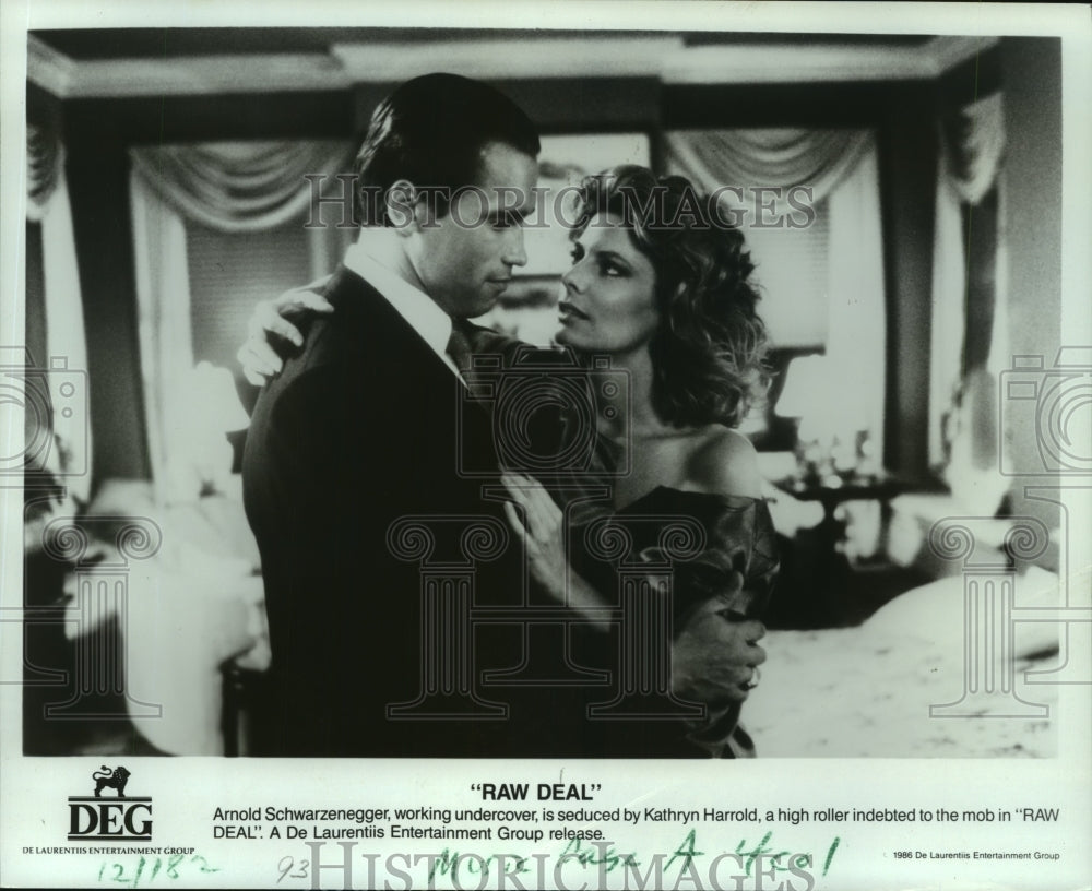 1986 Press Photo "Raw Deal" stars Arnold Schwarzenegger and Kathryn Harrold