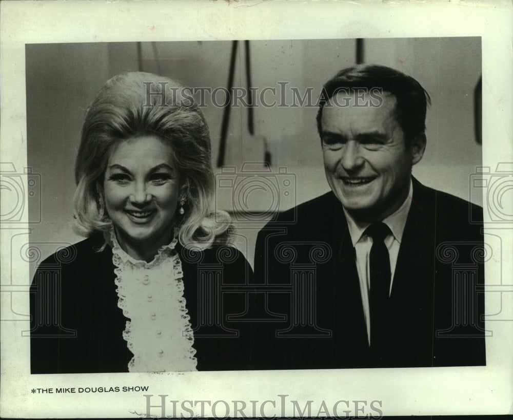 1966 Press Photo Actress Ann Sothern Co-Hosting "The Mike Douglas Show"- Historic Images