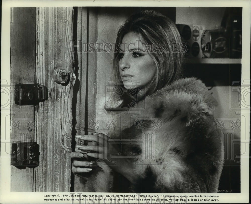 1970 Press Photo Barbra Streisand in &quot;Owl &amp; Pussycat&quot; - mjp33464- Historic Images