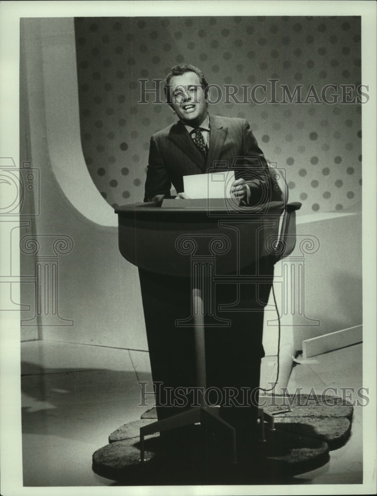 1969 Press Photo Lloyd Thaxton hosting Funny You Should Ask - mjp33737- Historic Images