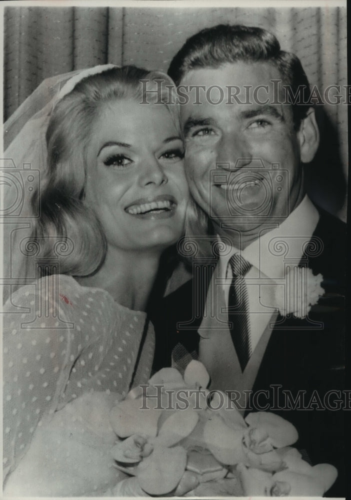 1963 Press Photo Actor Rod Taylor &amp; model Mary Hilem wedding day in Hollywood- Historic Images
