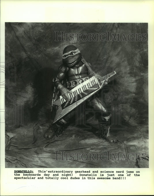 1990 Press Photo Toy of Donatello of "Teenage Mutant Ninja Turtles" - mjp34115- Historic Images
