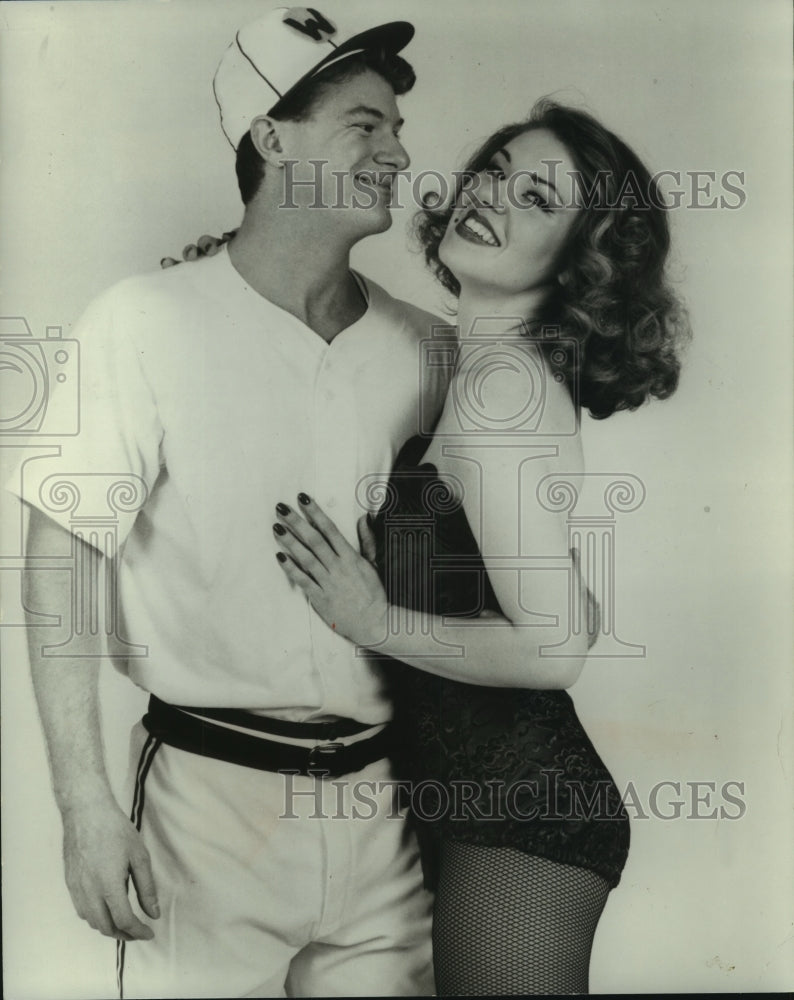 1990 Press Photo Rick Heiser and Diane Petersen in &quot;Damn Yankees!&quot; - mjp34401- Historic Images