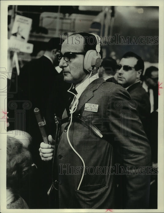 1964 Press Photo John Scali, Convention Floorman for the ABC Television Network- Historic Images