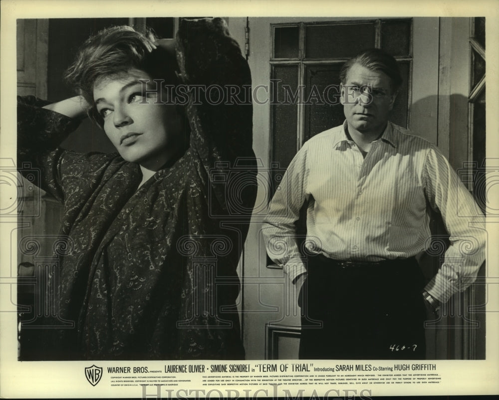 1963 Press Photo Simone Singoret and Laurence Oliver in a scene of Term of Trial- Historic Images