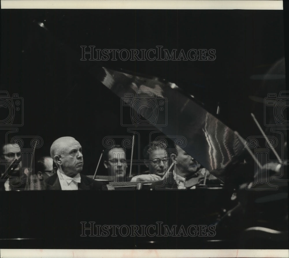 1963 Press Photo Pianist Jose Iturbi plays as soloist at Milwaukee Auditorium- Historic Images