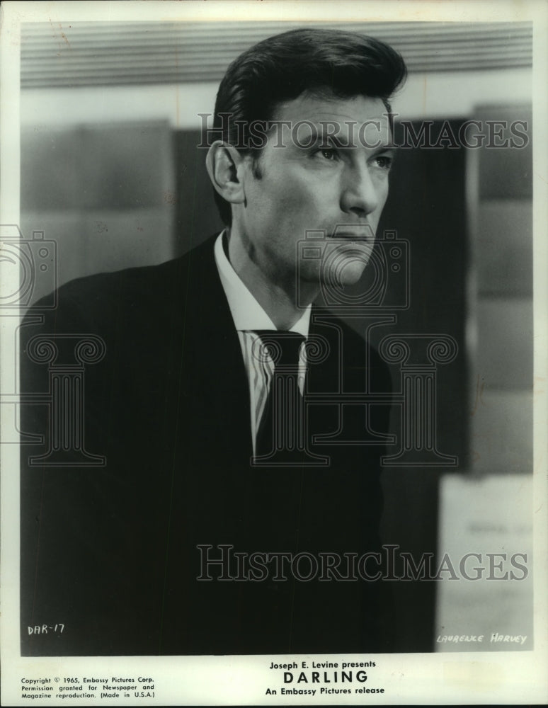 1965 Press Photo Laurence Harvey stars in "Darling" - mjp34882- Historic Images