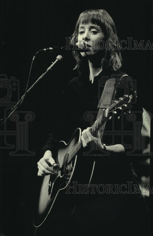 1987 Press Photo Suzanne Vega delivered folk-rock at the PAC - mjp34997- Historic Images