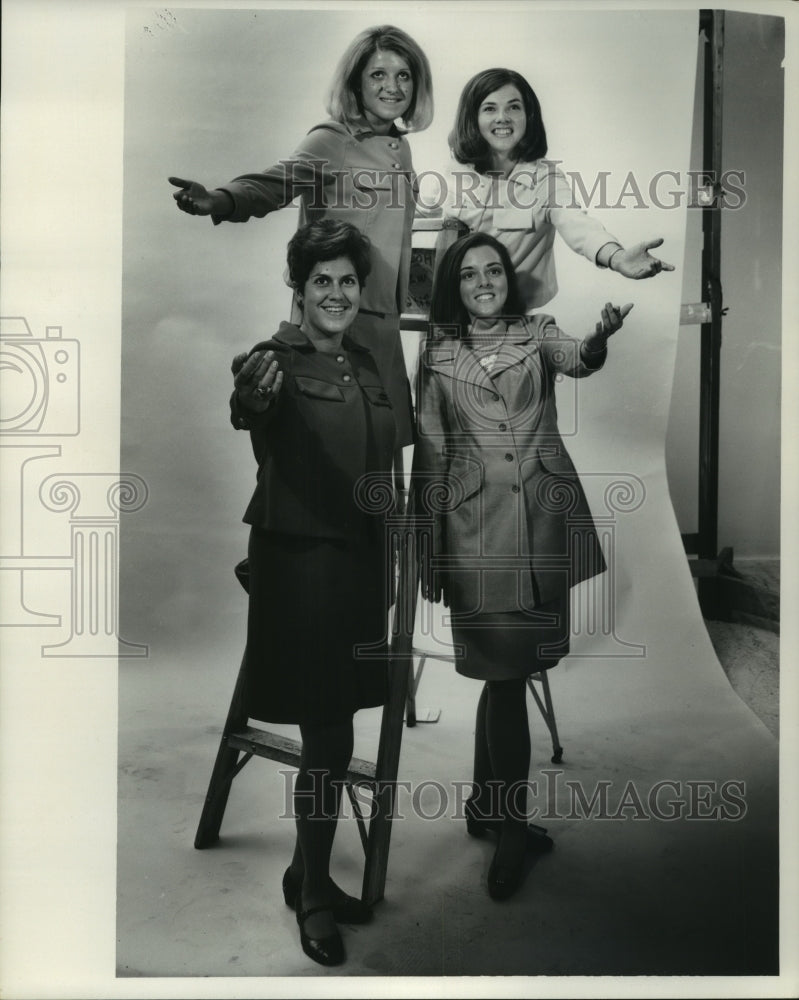1968 Press Photo Four members of the &quot;Up With People!&quot; group - mjp35105- Historic Images