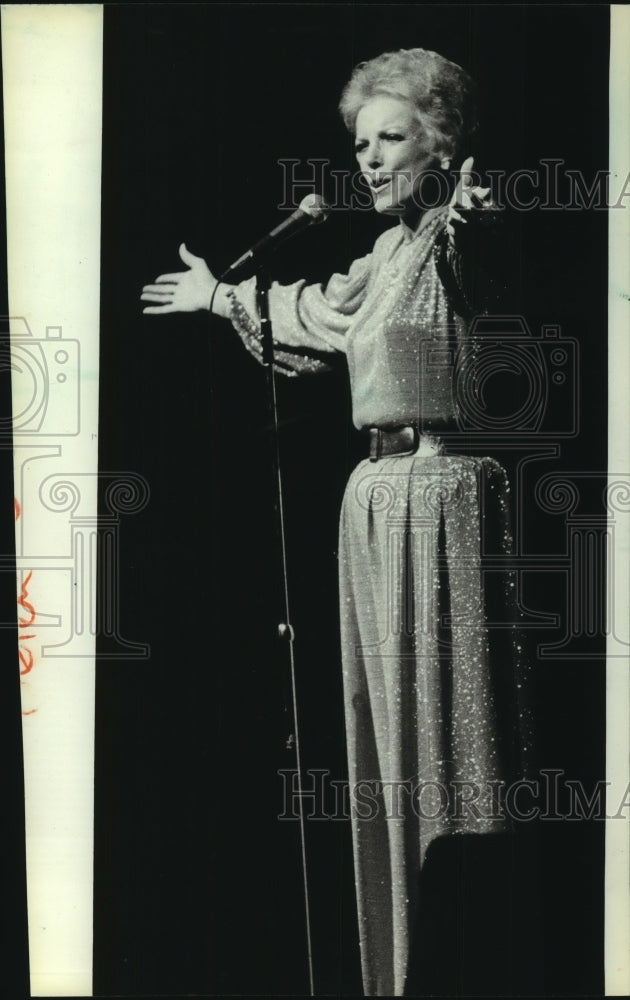 1981 Press Photo Singer Helen O&#39;Connell in &quot;4 Girls 4&quot; revue at the PAC- Historic Images