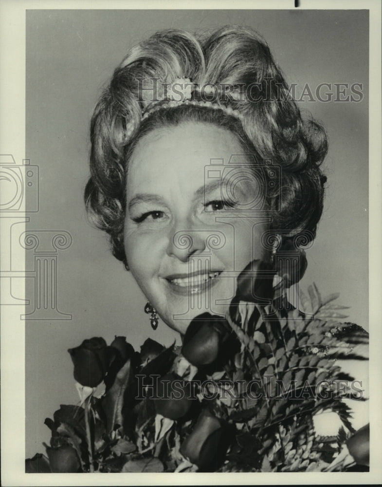1976 Press Photo Grand Marshal Of 1976 Tournament of Roses Parade Kate Smith- Historic Images