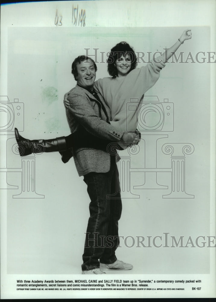 1987 Press Photo Michael Caine, Sally Field actors, romantic comedy &quot;Surrender&quot;- Historic Images