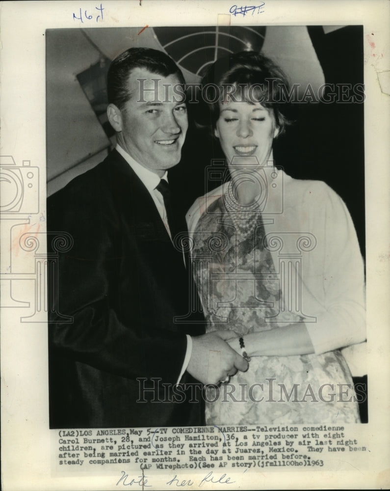 1963 Press Photo Carol Burnett & Joseph Hamilton in Los Angeles after they wed- Historic Images