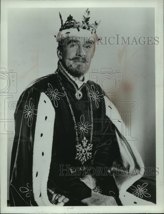 1967 Press Photo Walter Pidgeon plays the king in "Cinderella" - mjp35880- Historic Images