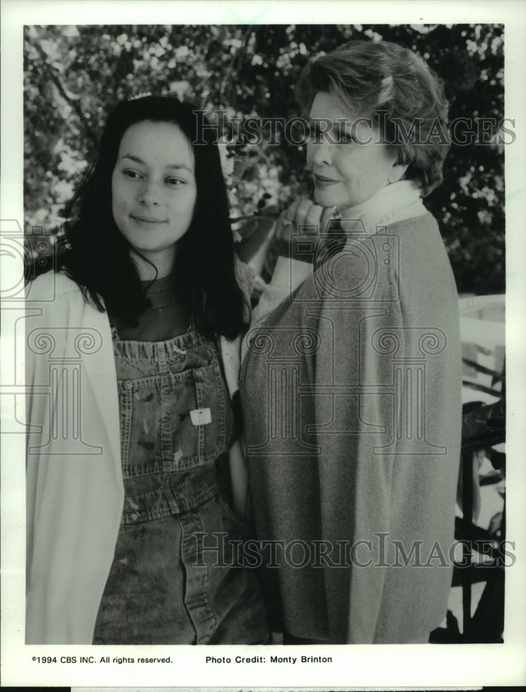1994 Press Photo Meg Tilly &amp; Ellen Burstyn star in &quot;Trick of the Eye&quot;- Historic Images