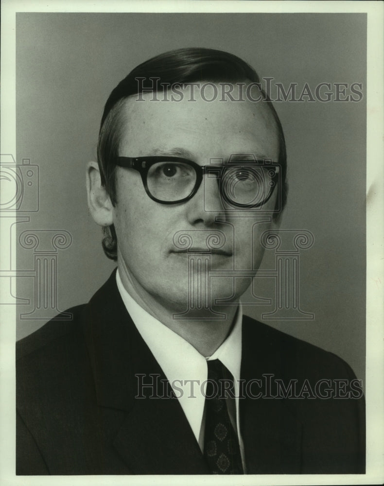1972 Press Photo Walter J. Pfister ABC News' Executive Producer - mjp36080- Historic Images