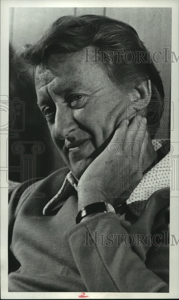 1974 Press Photo Actor Tom Poston visits Milwaukee - mjp36352- Historic Images