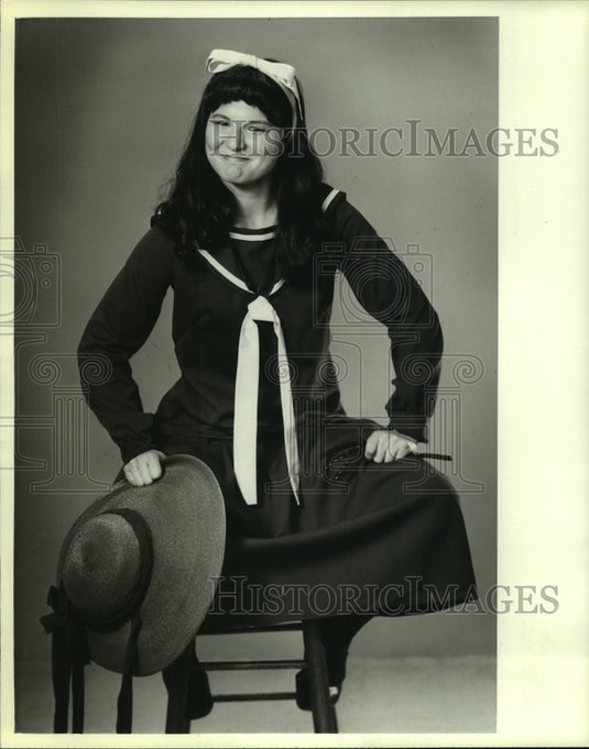 1980 Press Photo Sherri Sayer of the Suburban Players of Greendale in "Gigi"- Historic Images
