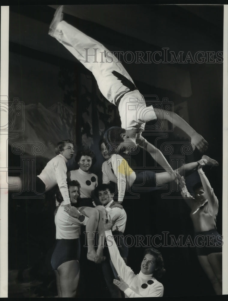 1954 Press Photo gymnast Fred Roethlisberger &amp; the Swiss Turners, Jefferson Hall- Historic Images