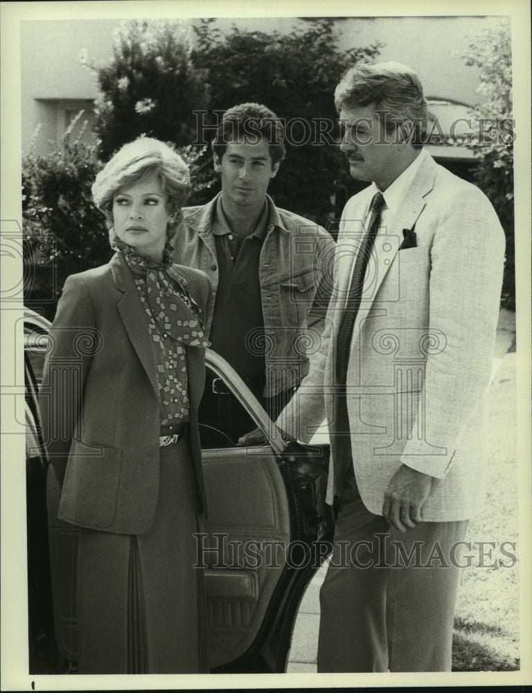 1982 Press Photo Juliet Prowse &amp; other stars in &quot;The Devlin Connection&quot; on NBC- Historic Images